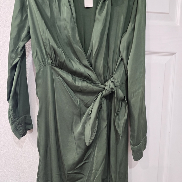 Velvet by Graham & Spencer Olive Wrap Midi Dress - Picture 1 of 4